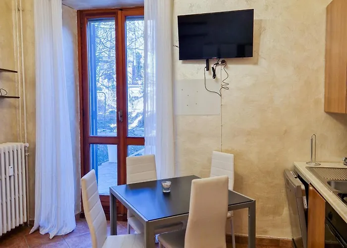 - Frejus Palace アパート *